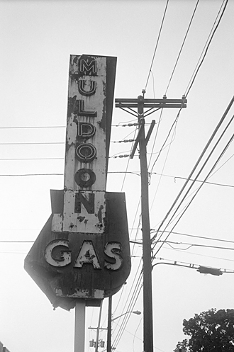 Muldoons Gas - photo by Al Belote